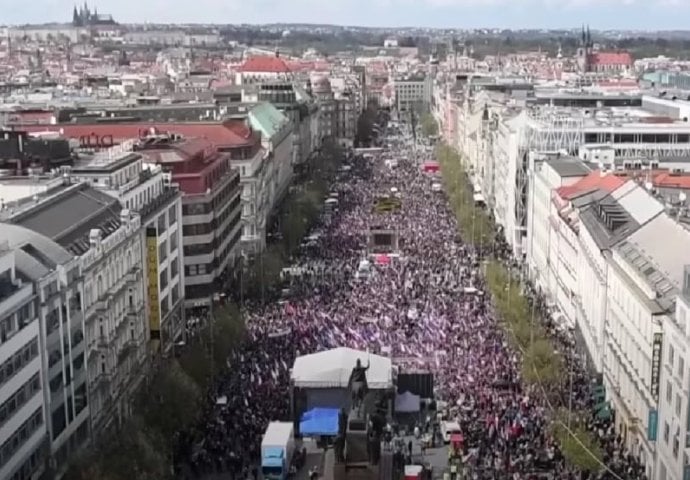 Nove velike demonstracije u Pragu: Protestanti traže kraj rata u Ukrajini i izlazak Češke iz NATO saveza