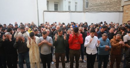 Veliki broj vjernika u beogradskoj Bajrakli džamiji klanjao bajram-namaz