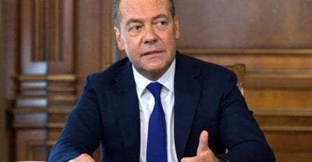 G7 razmatra gotovo potpunu zabranu izvoza prema Rusiji, Medvedev poručio da će se u tom slučaju G7 suočiti s recipročnom zabranom i raskidom ugovora o crnomorskom žitu