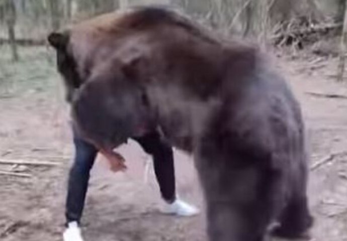 KORISTI KHABIBOVE METODE: MMA borac šokirao fanove snimkom na kojoj se bori s odraslim medvjedom