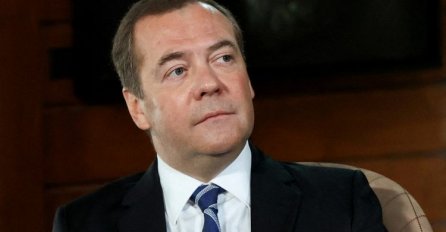 Medvedev se ruga kandidaturi Bidena: “On je očajni djedica”