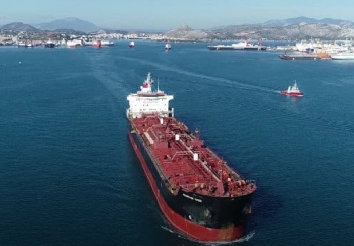 Američka mornarica tvrdi da je Iran zauzeo tanker, navodno je riječ o brodu kojeg je unajmila američka naftna kompanija Chevron