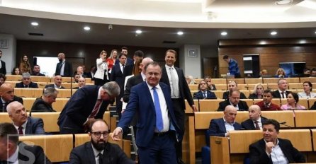 Počela sjednica Federalnog parlamenta: Odmah zatražena pauza od 30 minuta