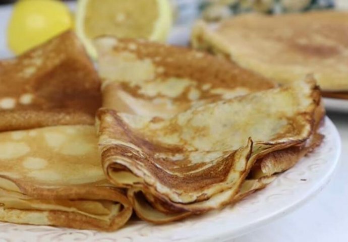 NIKADA VIŠE NEĆETE STAVLJATI VODU ILI MLIJEKO U TIJESTO ZA PALAČINKE: Ovaj sastojak garantuje im mekoću (RECEPT)