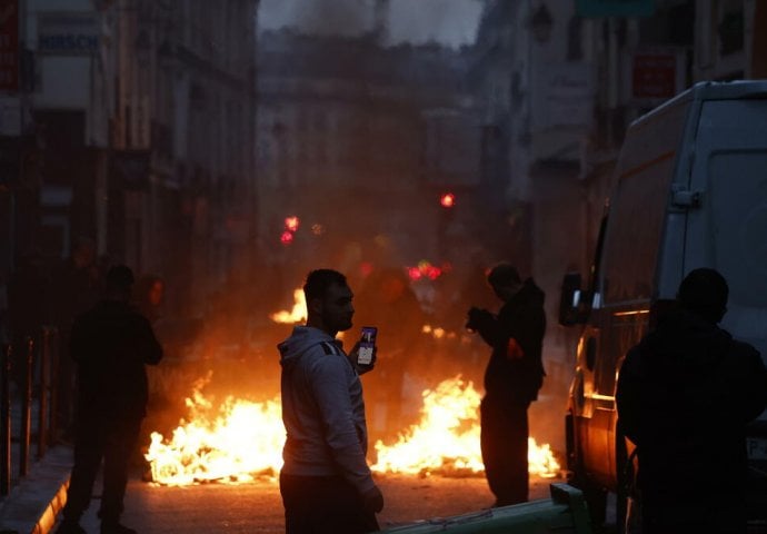 GORI FRANCUSKA! Makron potcijenio bijesne demonstrante, ovakav revolt nije viđen 20 godina