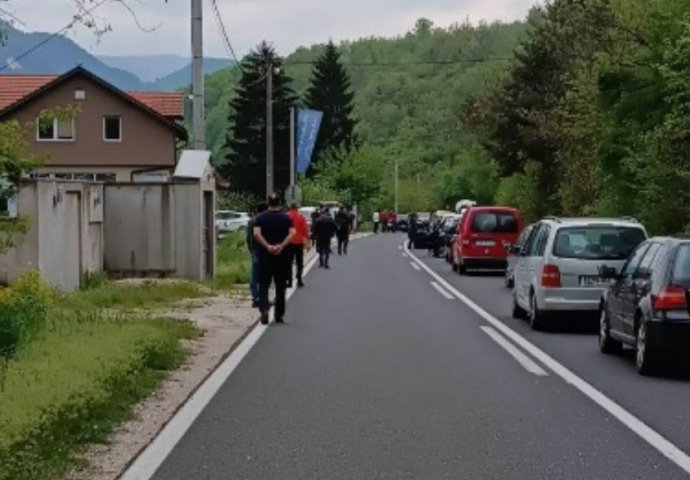 Duge kolone vozila kod Konjica zbog sudara u mjestu Orahovica