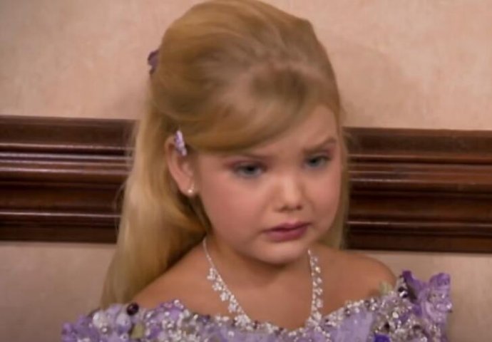 SA 2 GODINE JE IŠLA U SOLARIJUM, DRŽALA DIJETU I PROLAZILA TORTURU: Bila je najljepša djevojčica, a evo kako danas izgleda