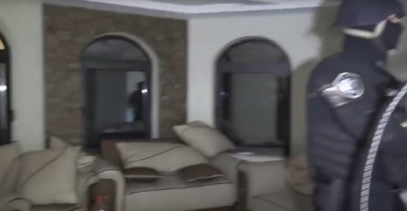 UŠLI U KUĆU U KOJOJ SE KOD RODBINE KRIO MASOVNI UBICA: Evo šta je nađeno 