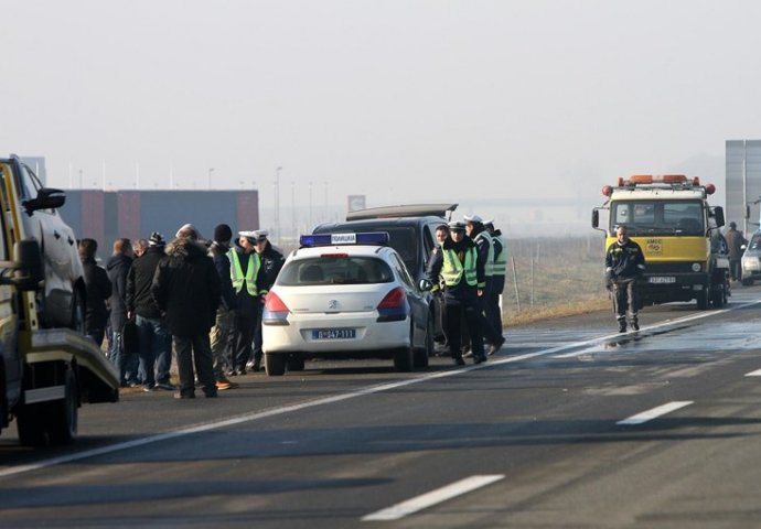 Dječak (14) u Srbiji ukrao auto, izletio s ceste i poginuo