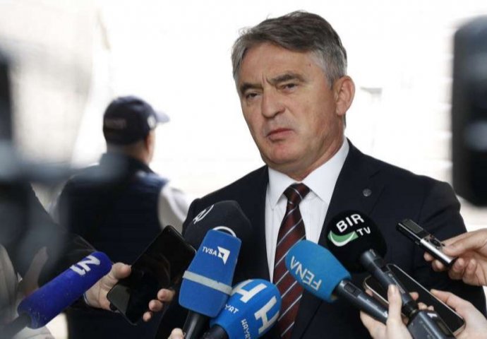 Komšić poručio: Ako ne znaju, zakon o gasu ćemo im mi napisati, parlamentarnu većinu valjda imaju