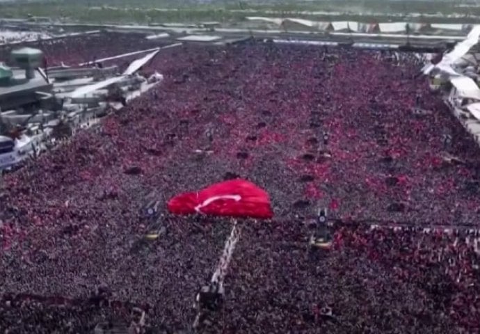 More ljudi u Istanbulu: Erdogan tvrdi kako je na njegovom velikom predizbornom skupu bilo 1.7 miliona ljudi