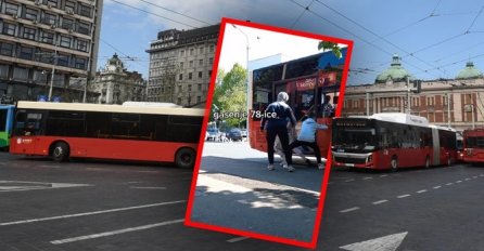 OPASAN TREND MEĐU TINEJDŽERIMA U BEOGRADU: Trče za autobusom, pa kad svi putnici uđu, urade ovo, "SVE JE STALO U SEKUNDI"