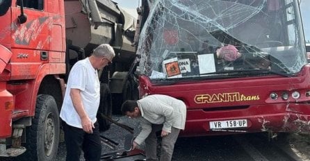 Nesreća na putu Priština - Peć: Povrijeđeno 30 osoba u sudaru autobusa, automobila i kamiona