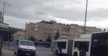 DRAMA U SARAJEVU: Muškarcu pozlilo u autobusu, preminuo je