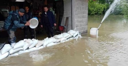 HAOS U KRAJINI: Brojne kuće pod vodom, borba s poplavama sve teža 