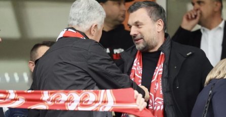 Čović i Konaković sa šalovima klubova na tribinama Bilinog polja