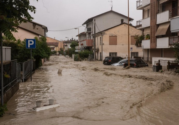 NAJMANJE OSAM ŽRTAVA POPLAVA: Hiljade evakuisane iz svojih domova u Italiji