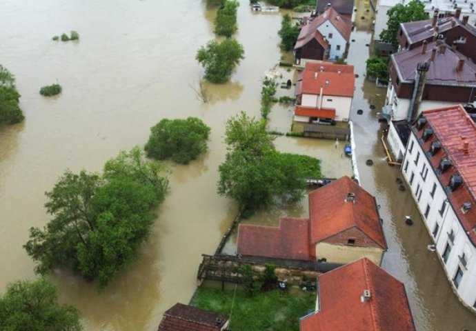 Vrhunac vodenog vala prošao kroz Hrvatsku Kostajnicu, vodostaj Une počeo padati