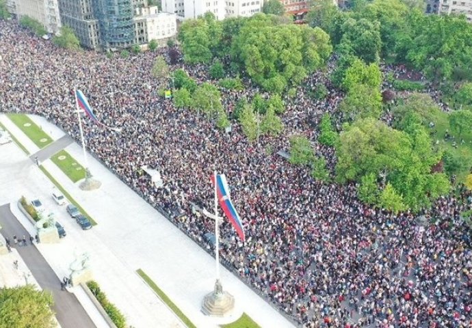 Ogroman protest u Beogradu, najveći dosad. Skandiraju: Vučiću, odlazi!