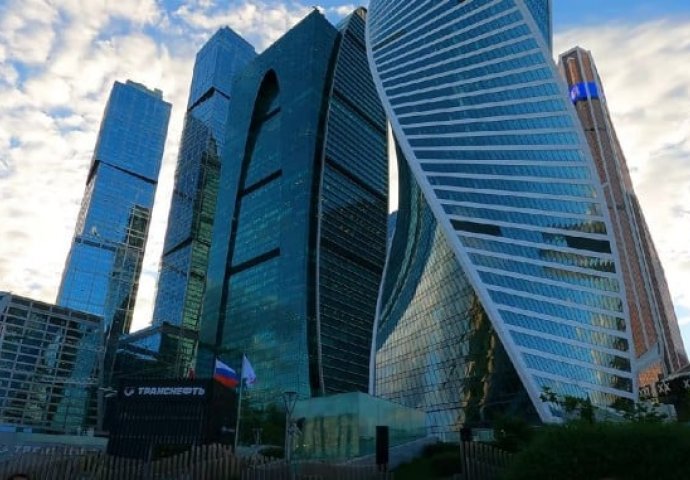 Ruski biznismeni od Kremlja traže 6-dnevnu radnu sedmicu da bi se bolje nosili sa Zapadnim sankcijama