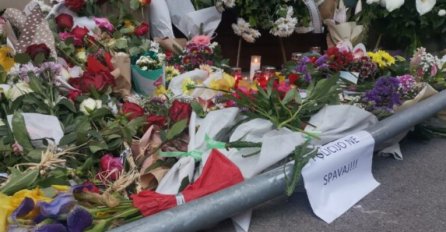 ZAVRŠENO MIRNO OKUPLJANJE GRAĐANA U SARAJEVU: Na mjestu Azrine pogibije cvijeće i poruke nadležnima