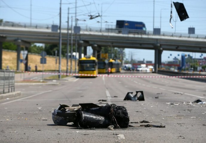 Veliki zračni napad na Kijev: “Ne napuštajte skloništa”