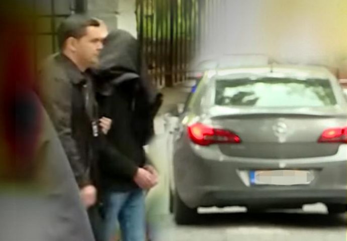 NOVI SNIMAK HAPŠENJA DJEČAKA-UBICE: Pogledajte trenutak kada mu policija stavlja kapuljaču na glavu (VIDEO)