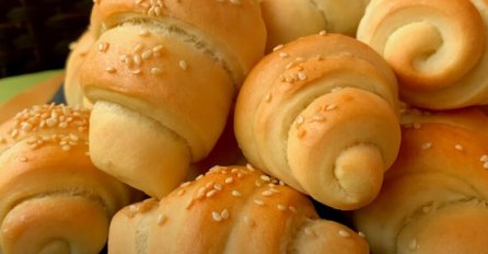 MEKANE I VAZDUŠASTE KIFLICE BEZ JAJA, MARGARINA I MLIJEKA: Brzo se prave, a toliko su ukusne da će vam svi TRAŽITI RECEPT