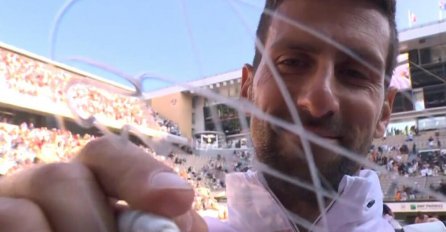 NOVA PORUKA NA KAMERI - EVO ŠTA JE ĐOKOVIĆ NAPISAO ĆIRILICOM: Samo 1 riječ