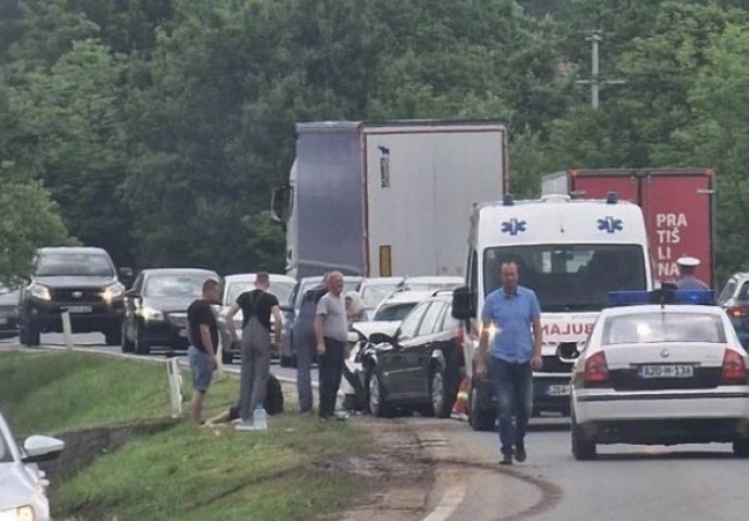 Još jedna saobraćajna nesreća na M-17: Na terenu hitna pomoć i policija