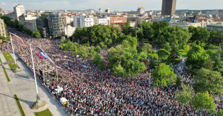 AFP: U Srbiji nekoliko desetina hiljada ljudi na skupu protiv nasilja