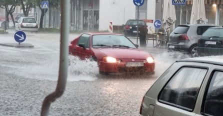 POTOP NA GRANICI BiH i HRVATSKE: Zbog snažnog nevremena obustavljen rad, na kratko nestalo struje (VIDEO)