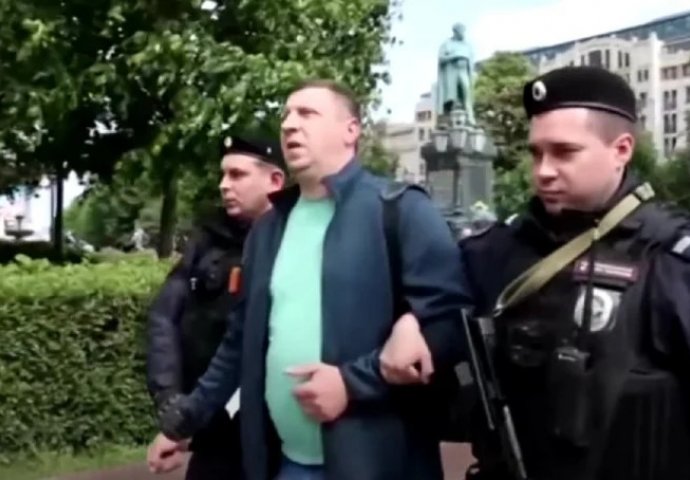 Ruska policija privela više od 100 pristaša Alekseja Navaljnog koji su izašli na ulice kako bi obilježili njegov 47. rođendan