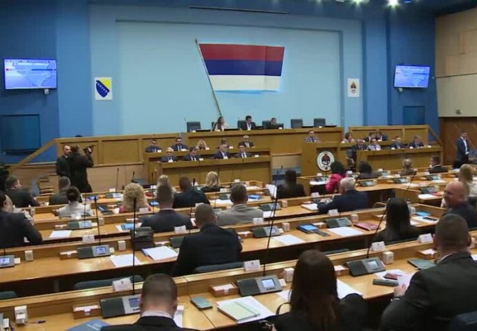 RS se zadužuje po duplo većoj kamatnoj stopi od FBIH