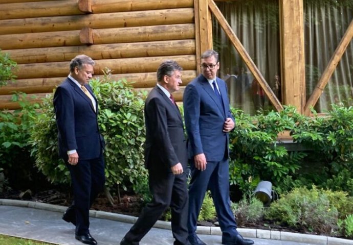 Vučić nakon sastanka sa Escobarom i Lajčakom: Vrijeme je da Priština formira ZSO