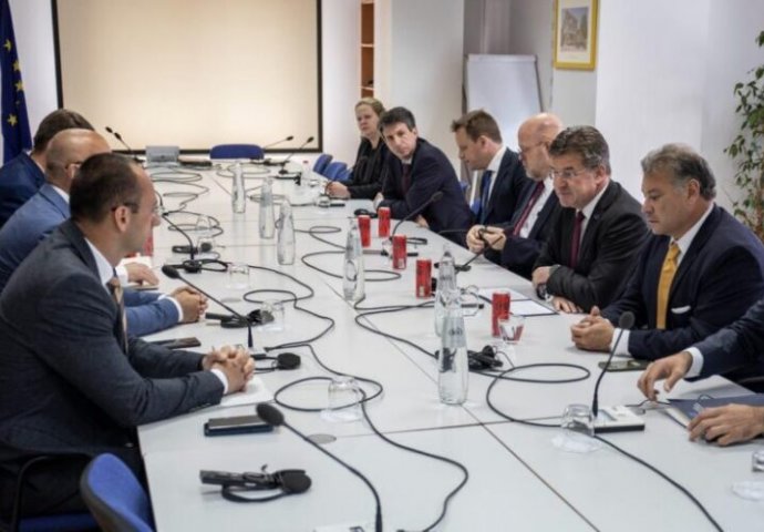 Lajčak na sastanku sa Srpskom listom pozvao da Srbi učestvuju na novim izborima