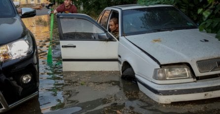 Sedam osoba nestalo u poplavama nakon  rušenja brane u Ukrajini