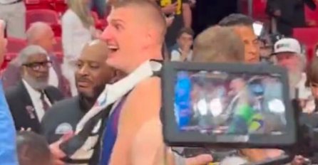 REAKCIJA JOKIĆA O KOJOJ SVI PRIČAJU, POGLEDAJTE KOGA JE UGLEDAO NA TERENU NAKON UTAKMICE: Nije mogao doći sebi (VIDEO)