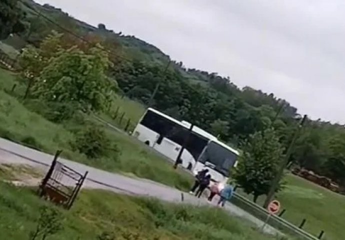 Vozač vrijeđao djecu Bošnjaka u Hrvatskoj: 'Hoćete me voditi na krmetinu?'
