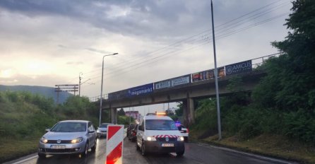 Padavine prouzrokovale probleme u saobraćaju na izlazu iz Mostara