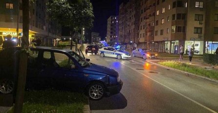 Saobraćajna nesreća u Lukavici: Od jačine udara vozilo završilo na trotoaru