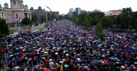 Novi protest u Beogradu: Pravi se prsten oko Vlade Srbije