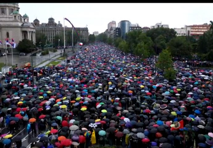 Novi protest u Beogradu: Pravi se prsten oko Vlade Srbije