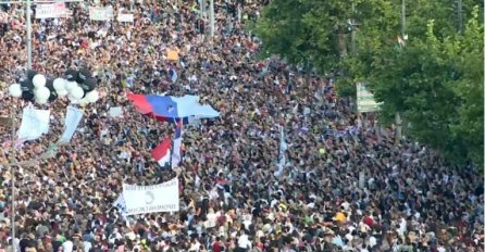 Ovako je izvještavao RTS sa današnjeg protesta: Evo kako je pobijeđen medijski mrak na javnom servisu