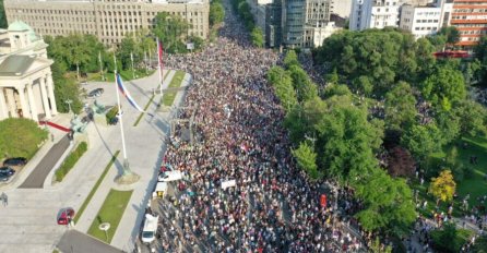 Svjetski mediji o protestu u Beogradu: “Možda i najveći izazov za Vučića dosad”