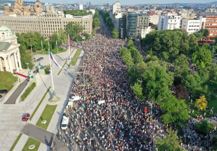 Svjetski mediji o protestu u Beogradu: “Možda i najveći izazov za Vučića dosad”