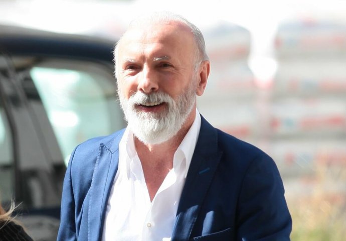 MERLIN PROGOVORIO O ODNOSU SA SUPRUGOM! Dan mu ne počinje lijepo kada se ovo desi, a ovo kaže o PENZIJI: NAMĆOR sam, UMRIJEĆU na BINI