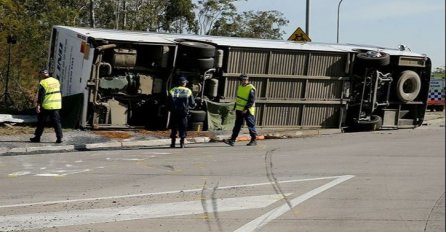 Haos u Australiji: Prevrnuo se autobus, poginulo deset osoba, ima povrijeđenih