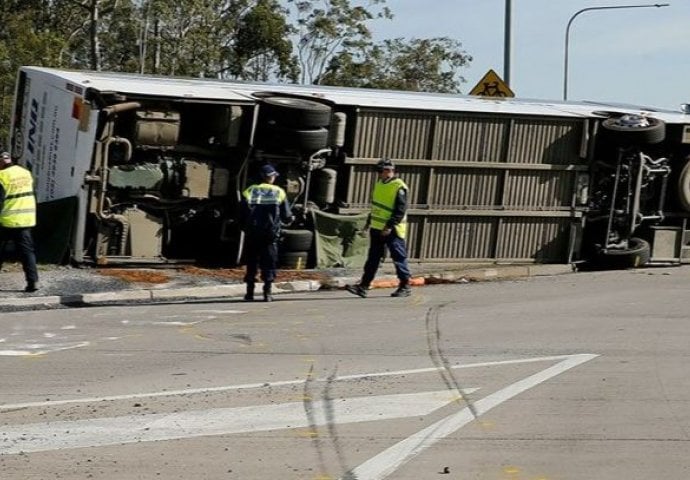 Haos u Australiji: Prevrnuo se autobus, poginulo deset osoba, ima povrijeđenih