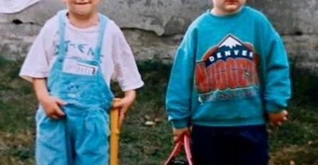 OVAJ MALI NA SLICI JE NIKOLA JOKIĆ I NEĆETE VJEROVATI ŠTA MU PIŠE NA DUKSU: Pogledajte dobro sliku (FOTO)